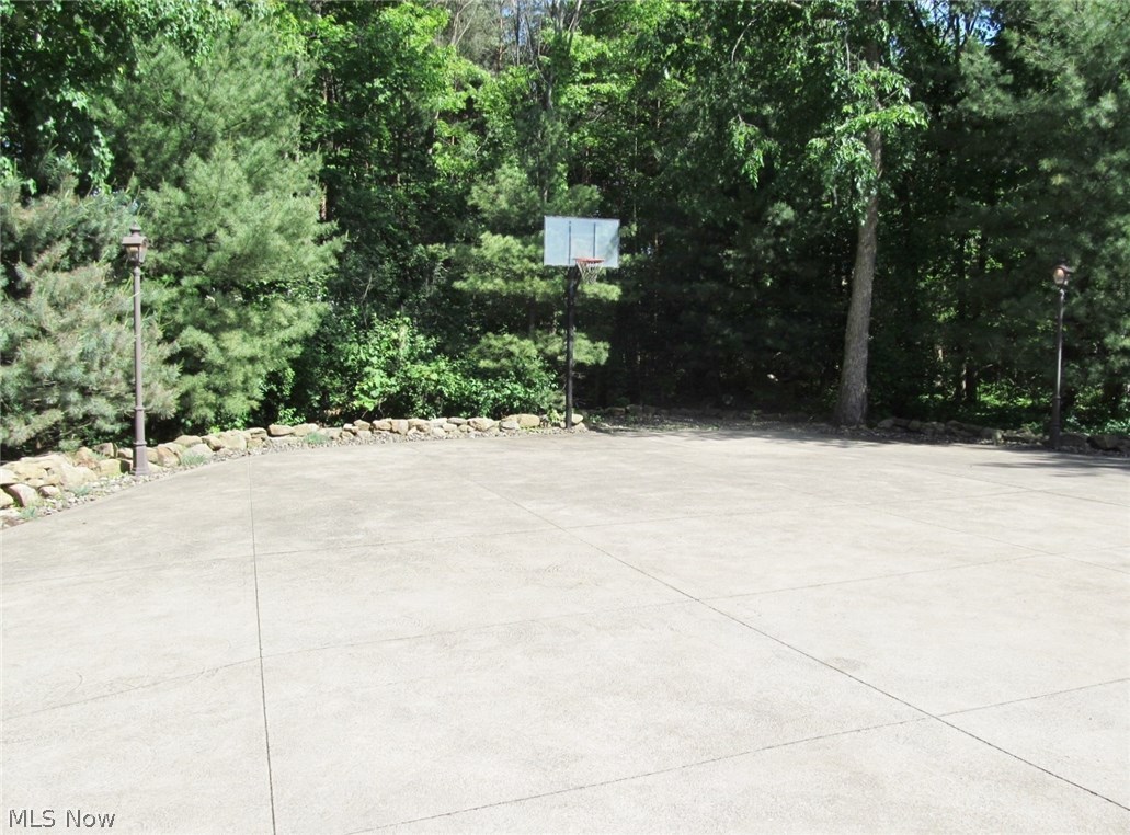 18204 Hunt Road Strongsville, OH 44136 - Photo 22 of 29