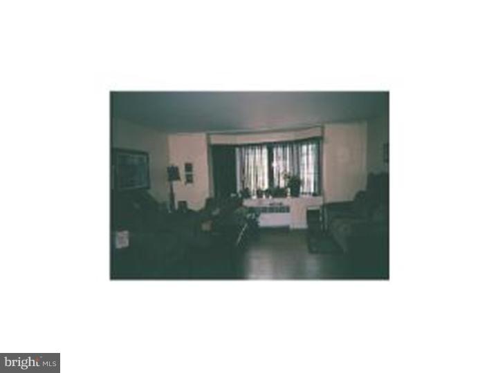 918 Murdoch Road Philadelphia, PA 19150 - Photo 10 of 15 Living Room