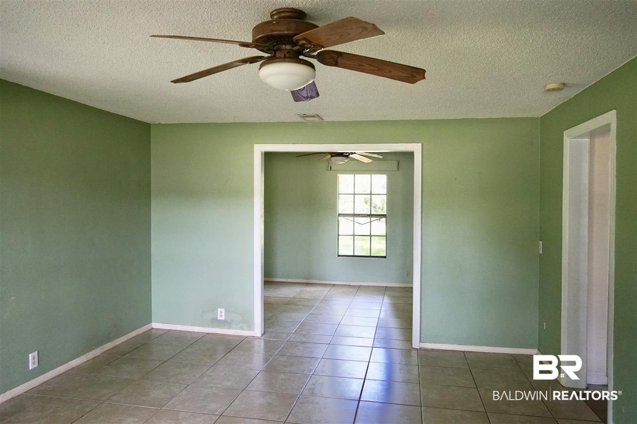 19757 South County Road 20 Foley, AL 36535 - Photo 12 of 23 Living Room