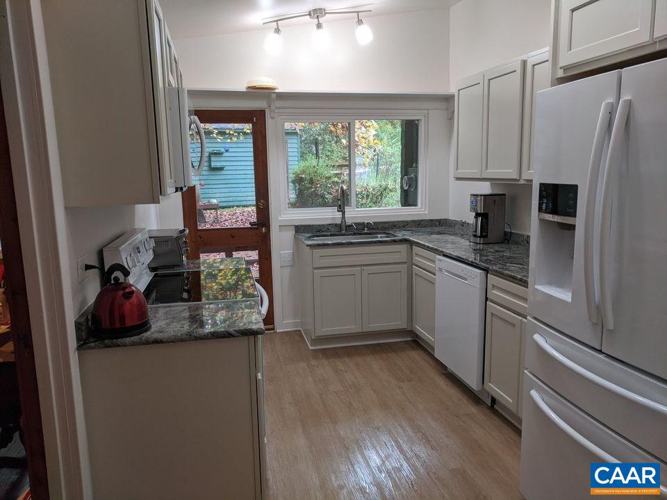 25 Stonefield Road Palmyra, VA 22963 - Photo 5 of 15 a kitchen with a sink stove and refrigerator