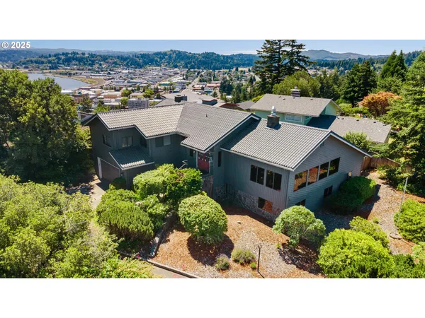 $799,000 | 830 Signal Way, Coos Bay, OR 97420