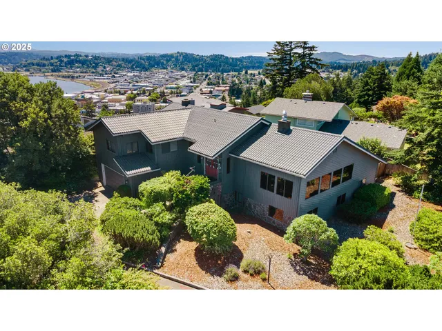 $799,000 | 830 Signal Way, Coos Bay, OR 97420