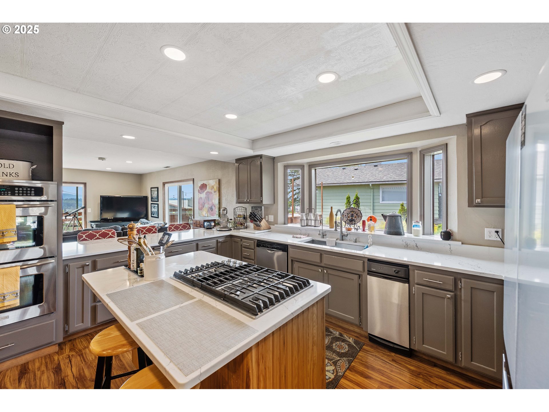 830 Signal Way Coos Bay, OR 97420 - Photo 15 of 48