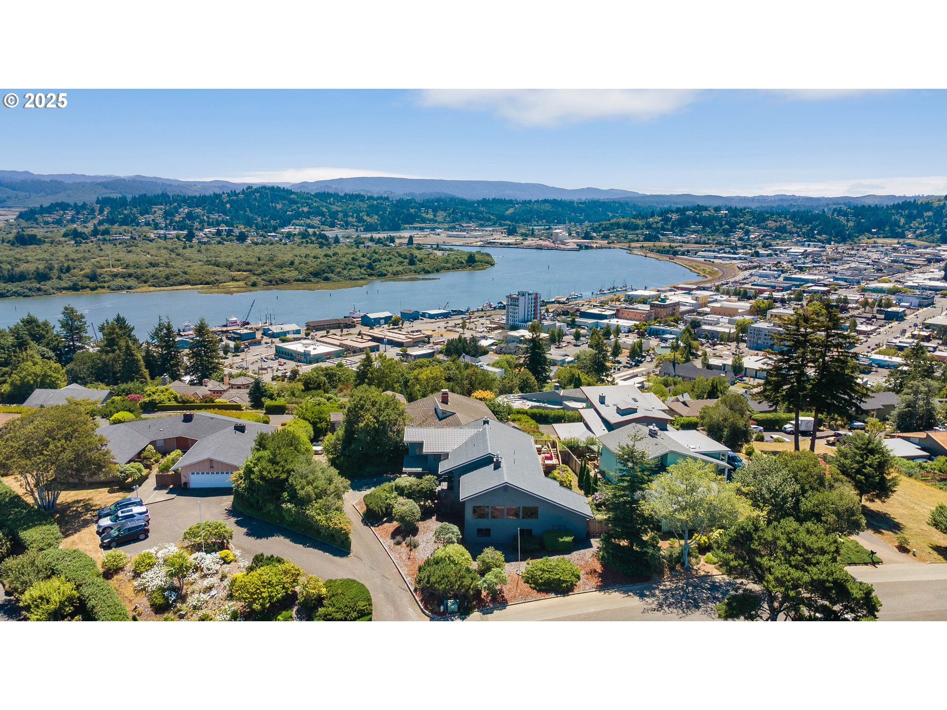 830 Signal Way Coos Bay, OR 97420 - Photo 2 of 48