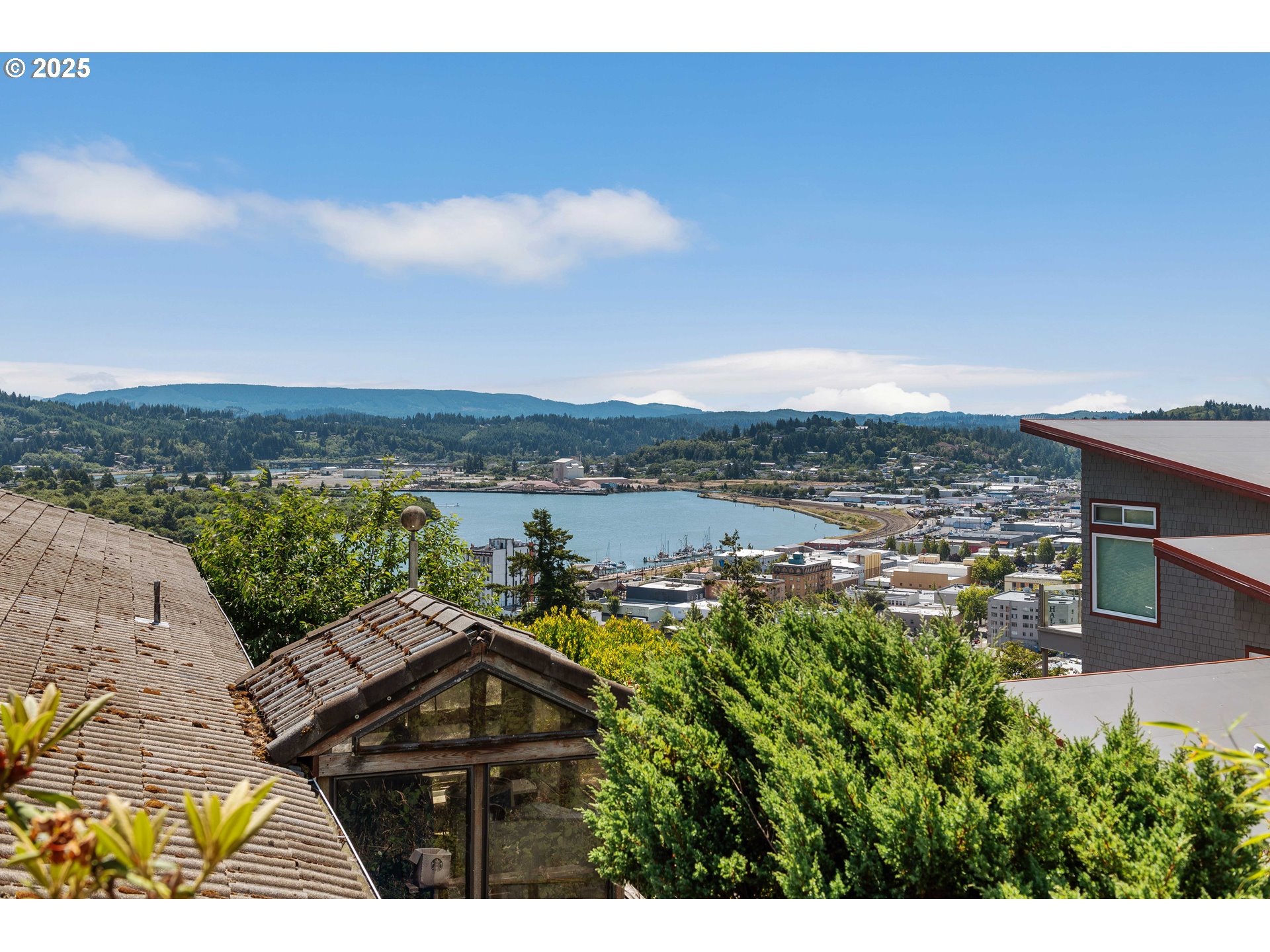 830 Signal Way Coos Bay, OR 97420 - Photo 25 of 48