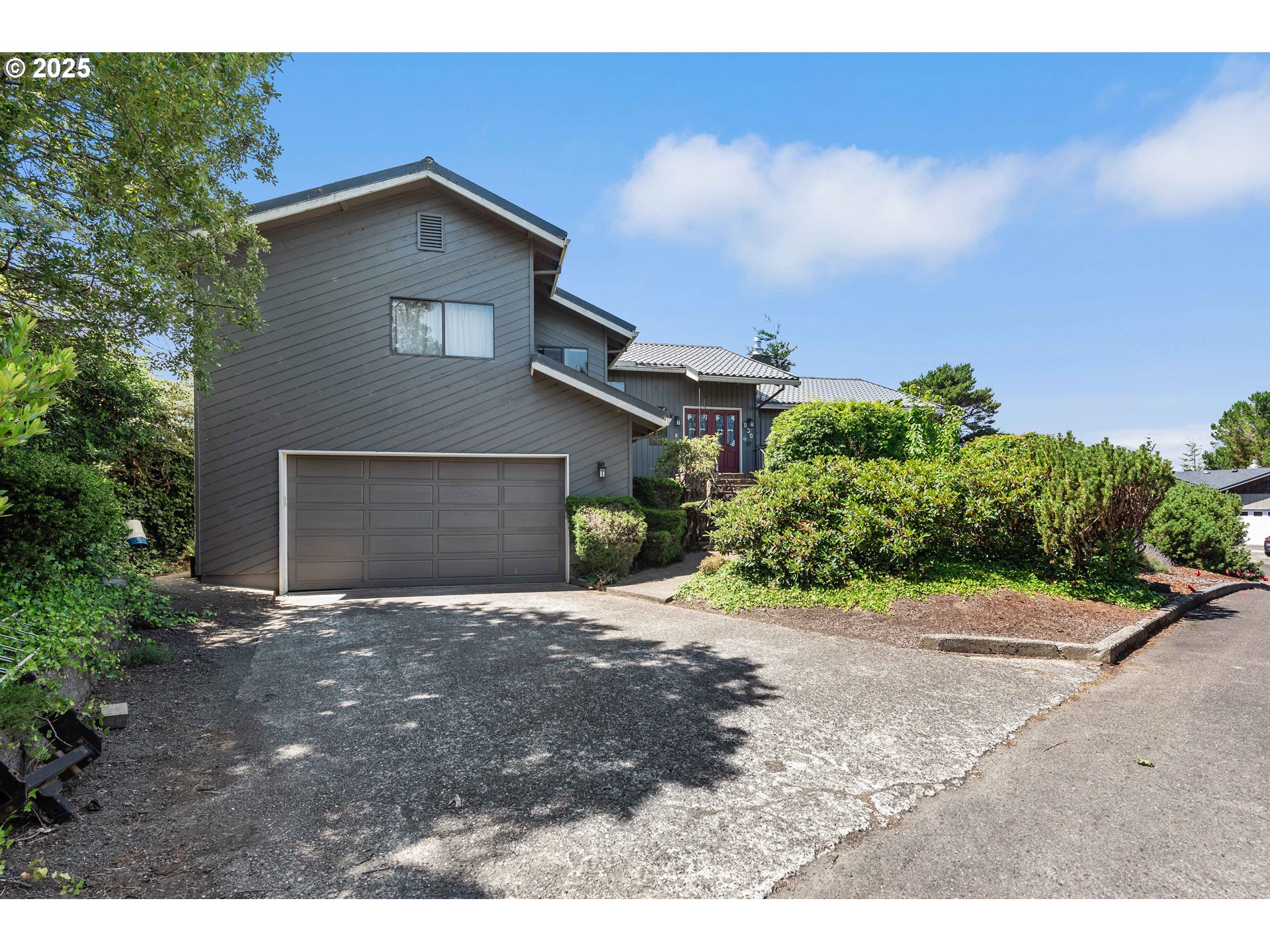 830 Signal Way Coos Bay, OR 97420 - Photo 3 of 48