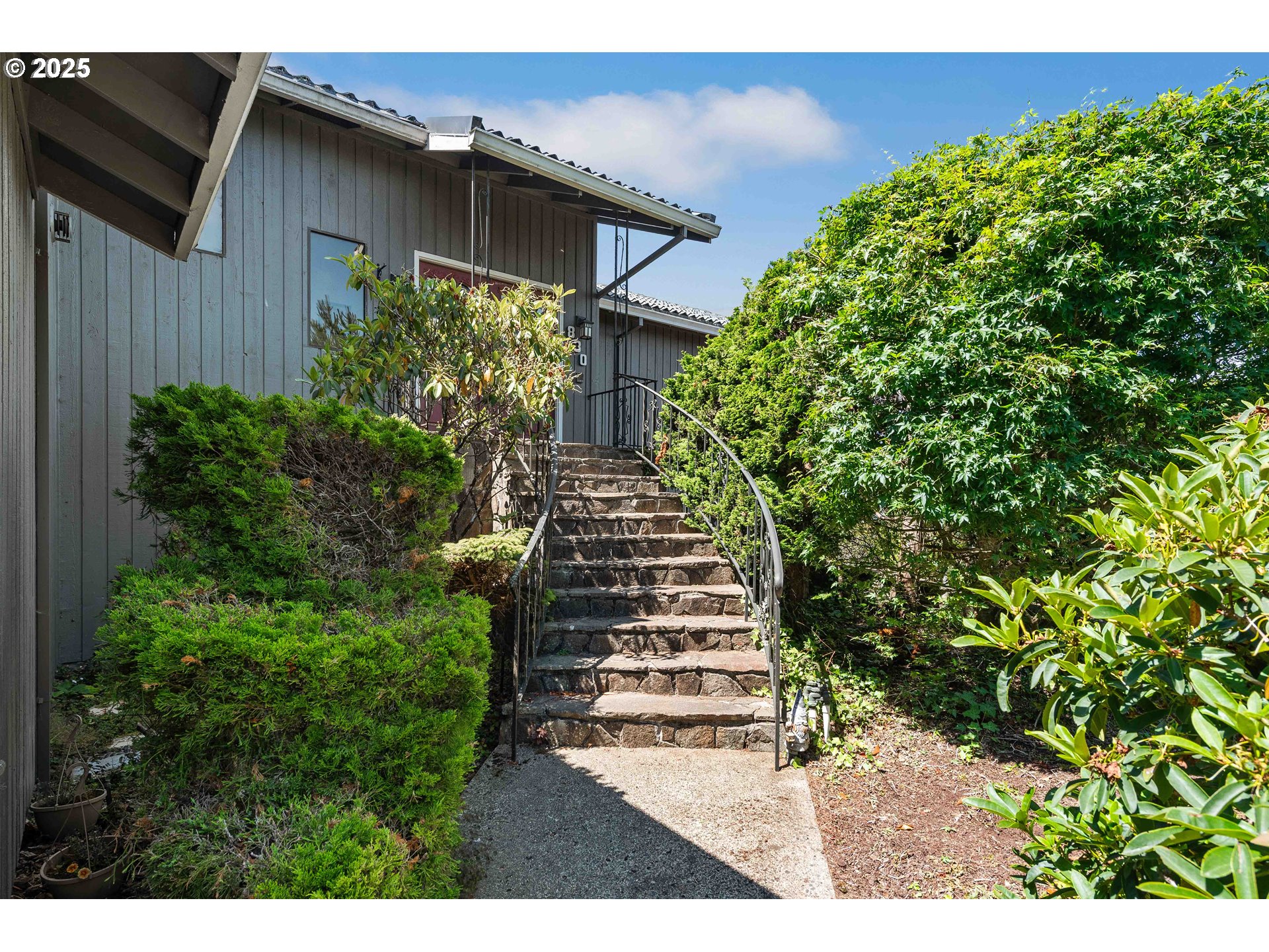 830 Signal Way Coos Bay, OR 97420 - Photo 4 of 48