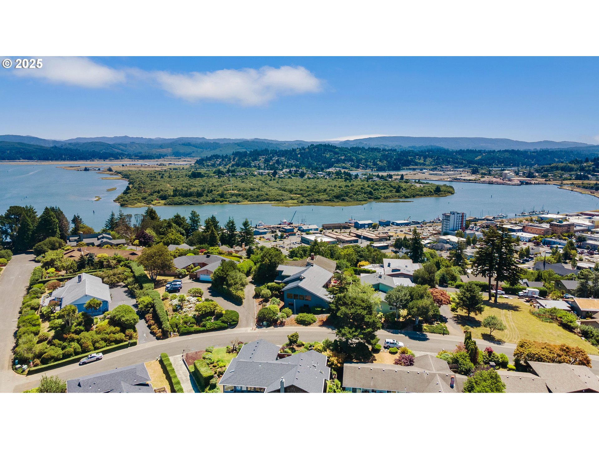 830 Signal Way Coos Bay, OR 97420 - Photo 47 of 48