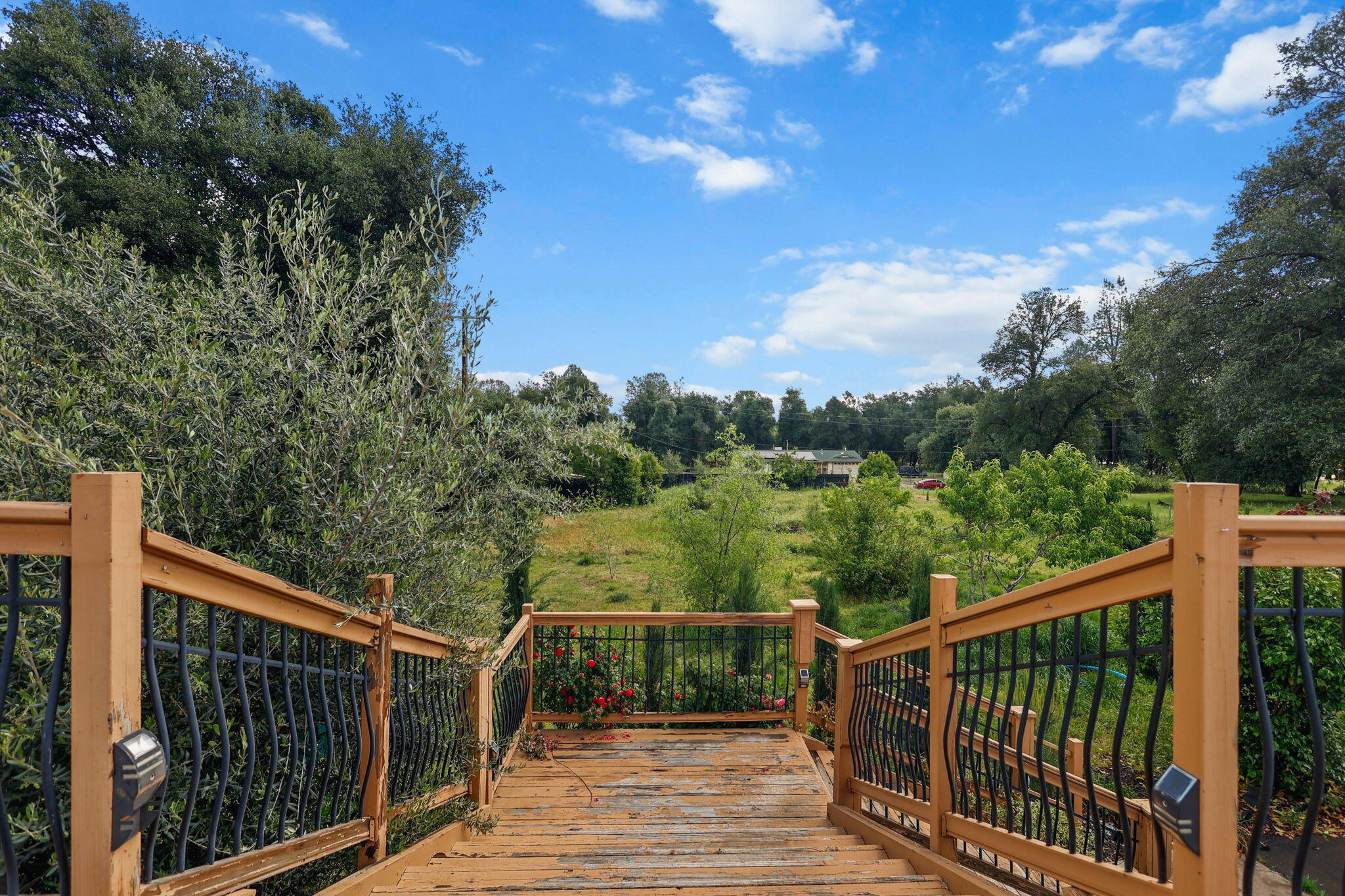 18855 Turnell Road Cottonwood, CA 96022 - Photo 2 of 34 a balcony with wooden floor and fence