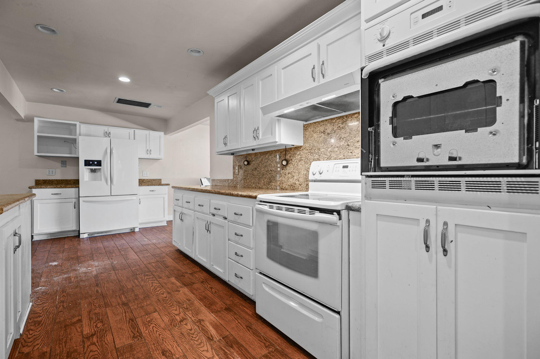 18855 Turnell Road Cottonwood, CA 96022 - Photo 7 of 34 a kitchen with stainless steel appliances white cabinets and a stove top oven