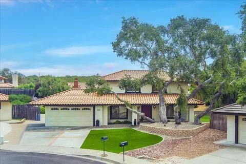a view of a house with a backyard