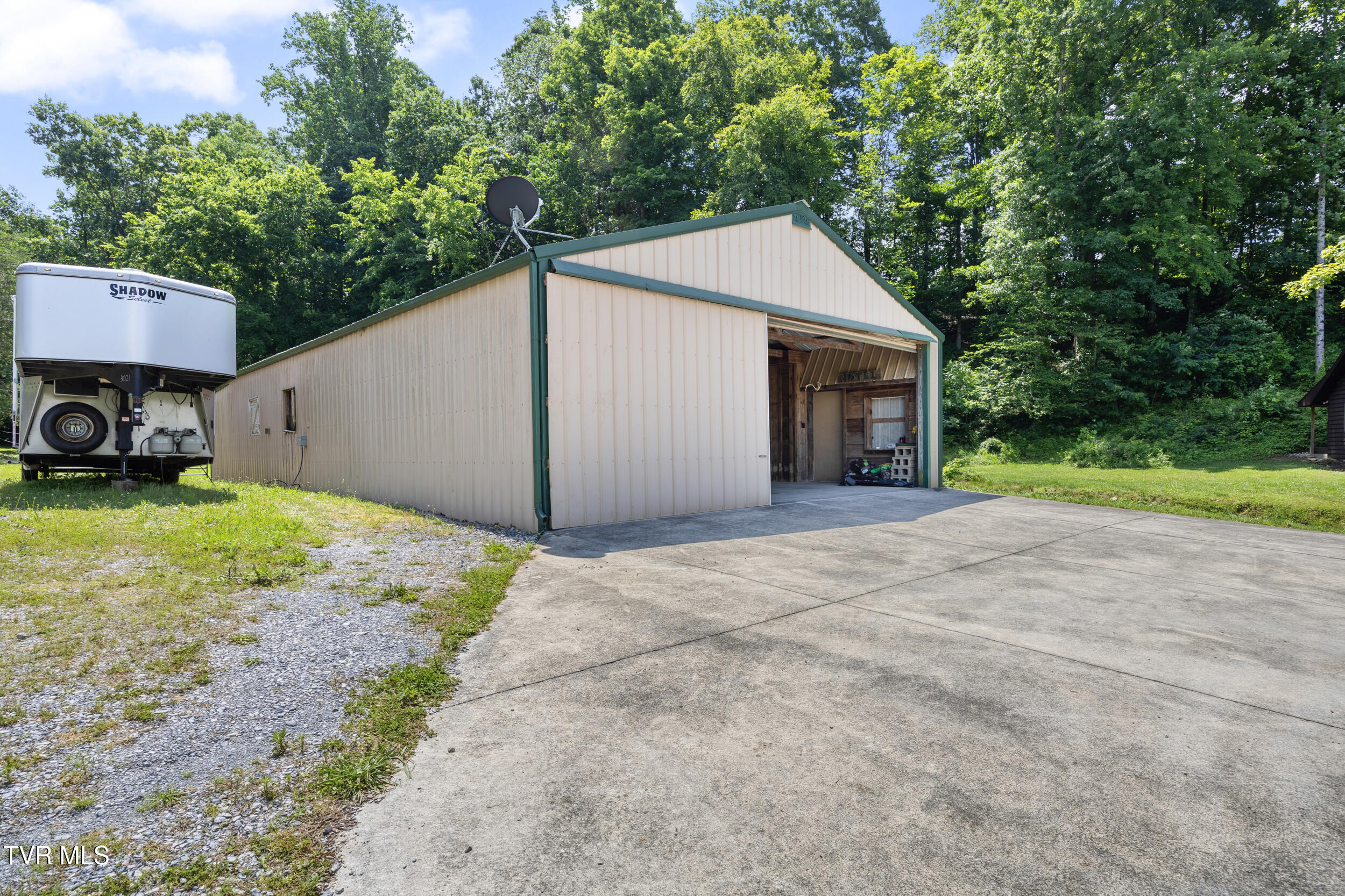 3427 Bill Douglas Road Newport, TN 37821 - Photo 29 of 50 30_barn-2