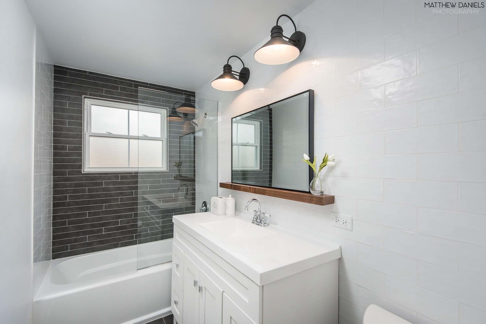 426 Shermer Road Glenview, IL 60025 - Photo 22 of 52 a bathroom with a sink a bathtub and a mirror