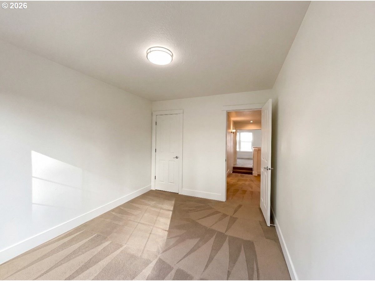 10989 Southwest Oneida Street Tualatin, OR 97062 - Photo 13 of 34