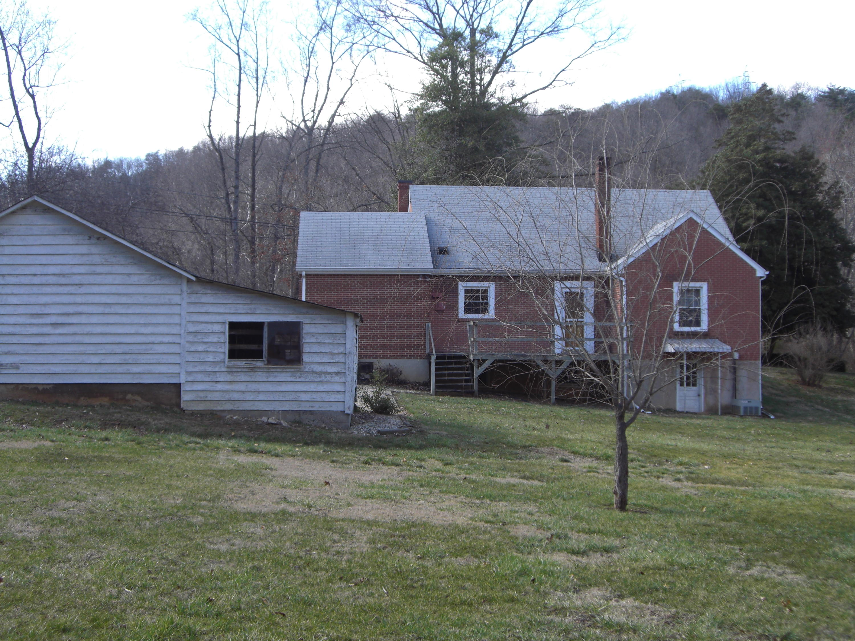 2636 Bandy Road Southeast Roanoke, VA 24014 - Photo 4 of 7 Rear View