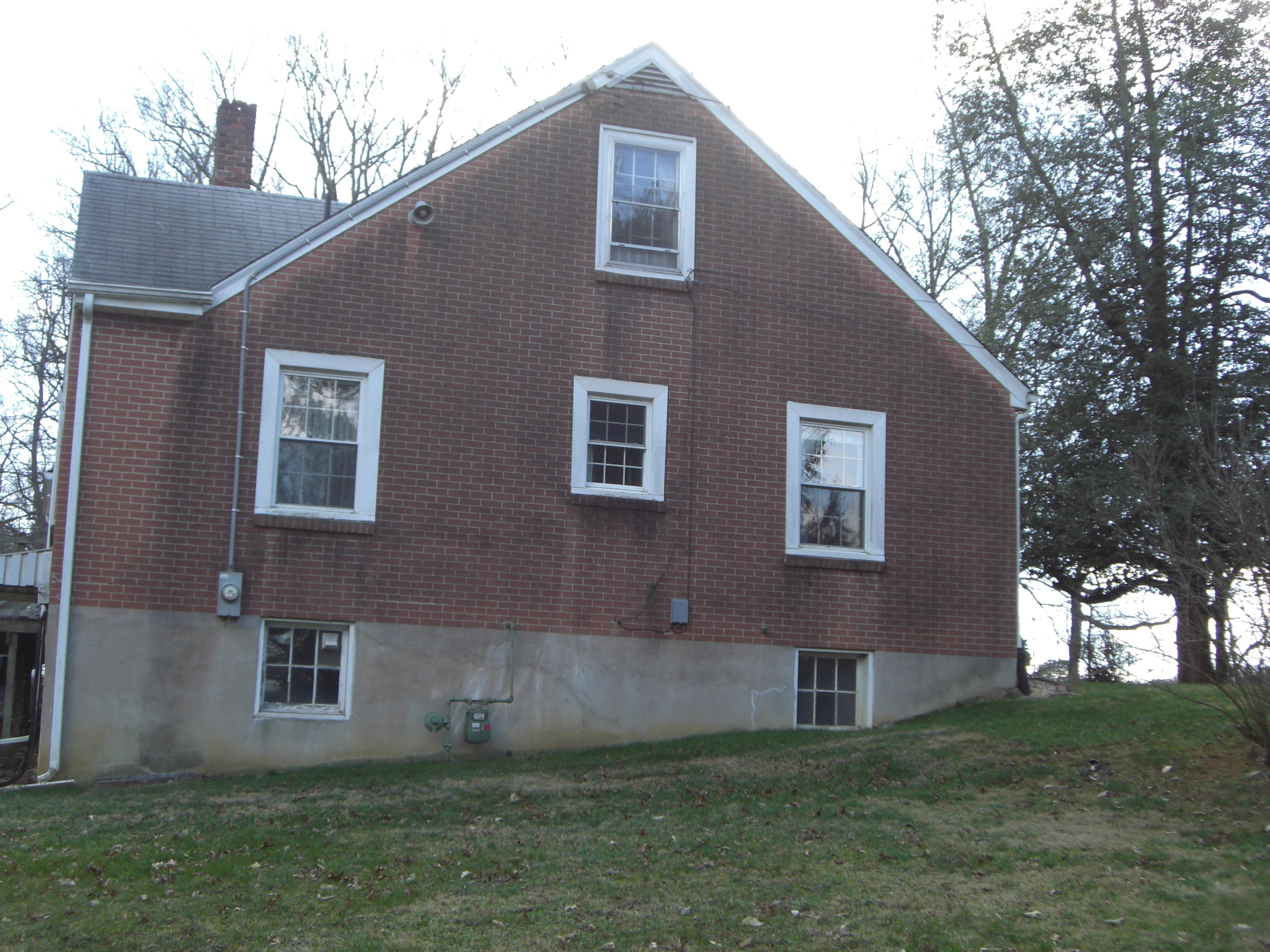 2636 Bandy Road Southeast Roanoke, VA 24014 - Photo 6 of 7 Side View