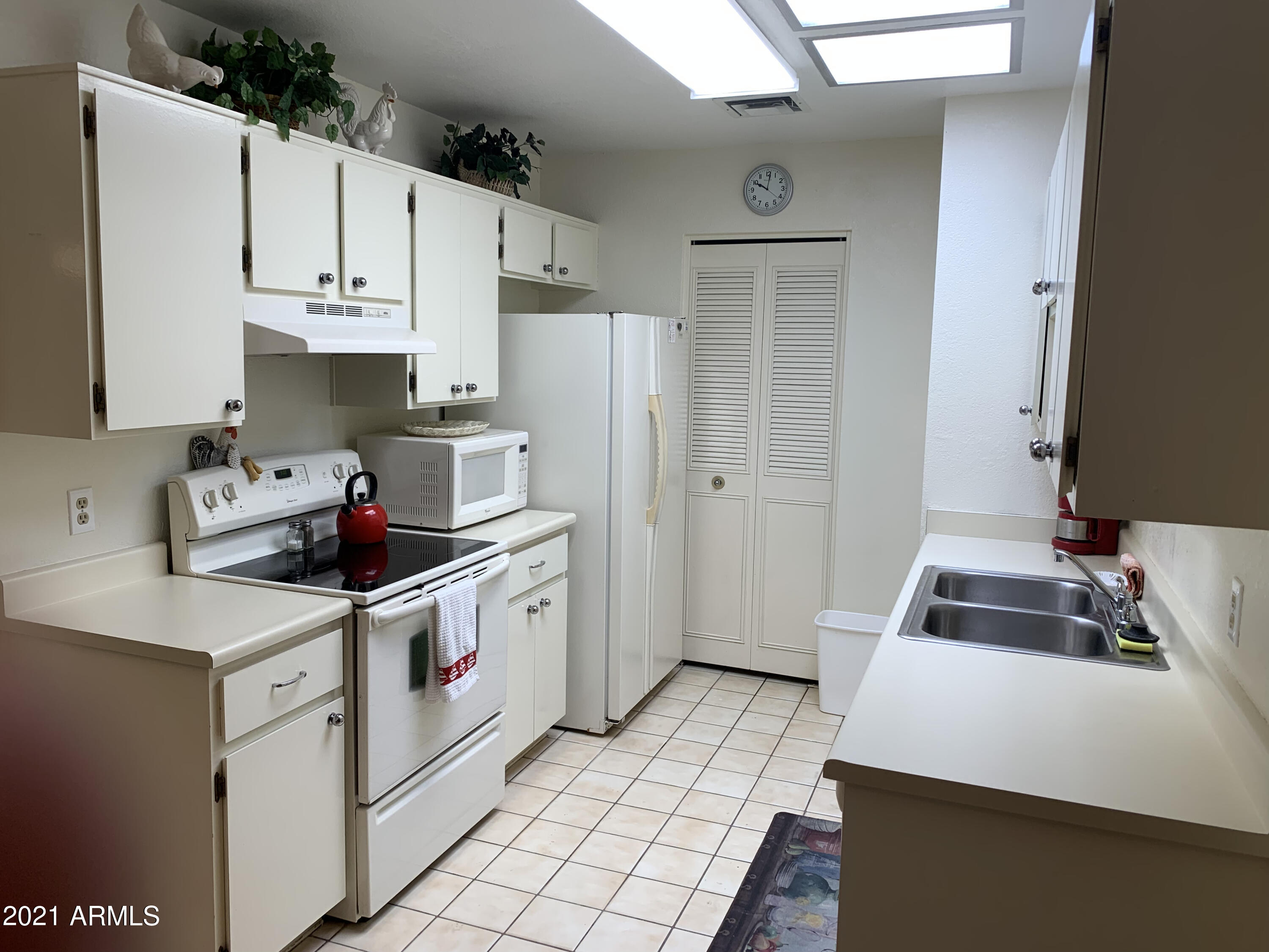 14300 West Bell Road, Unit 70 Surprise, AZ 85374 - Photo 9 of 39 Kitchen