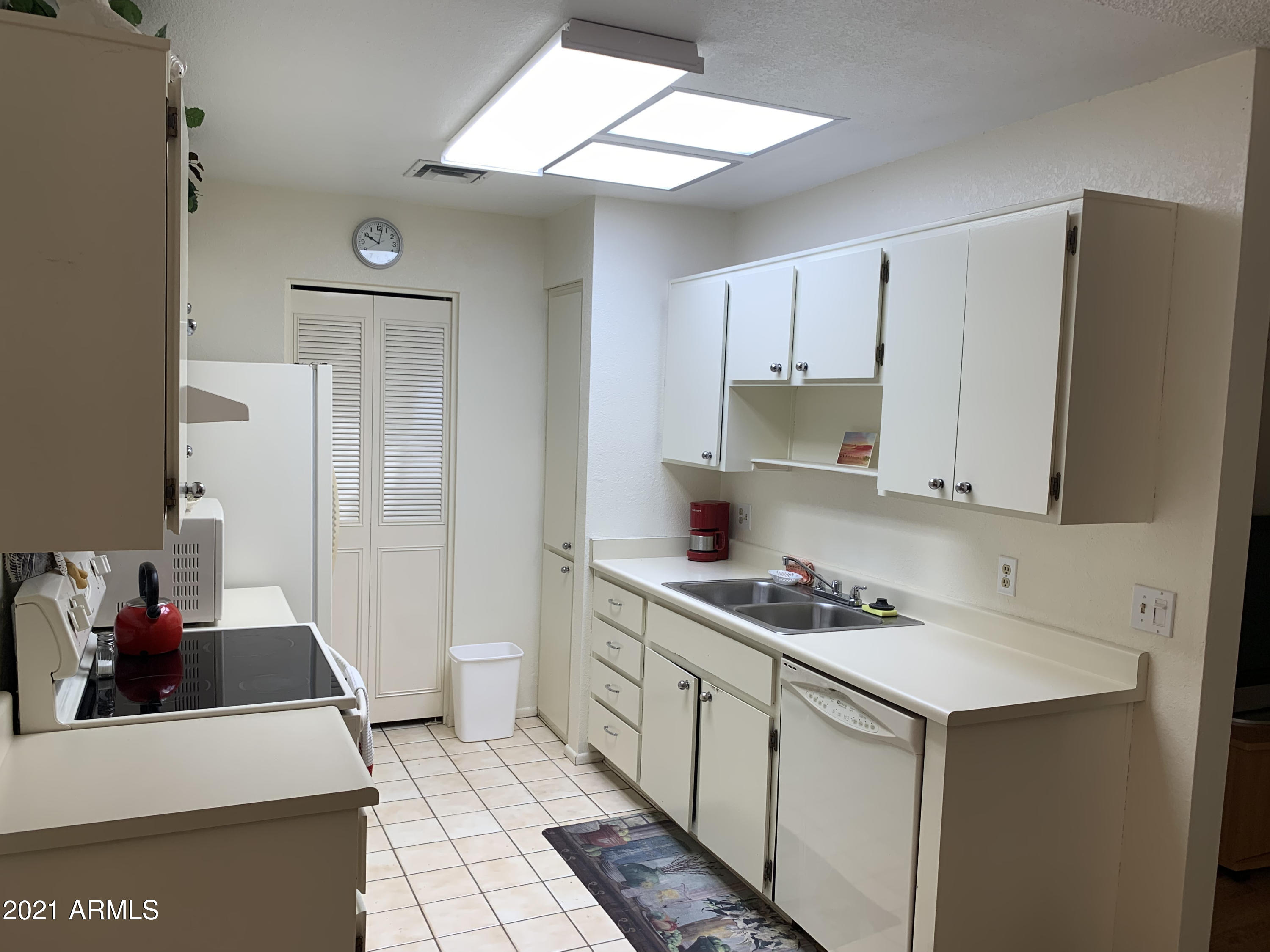 14300 West Bell Road, Unit 70 Surprise, AZ 85374 - Photo 10 of 39 Kitchen