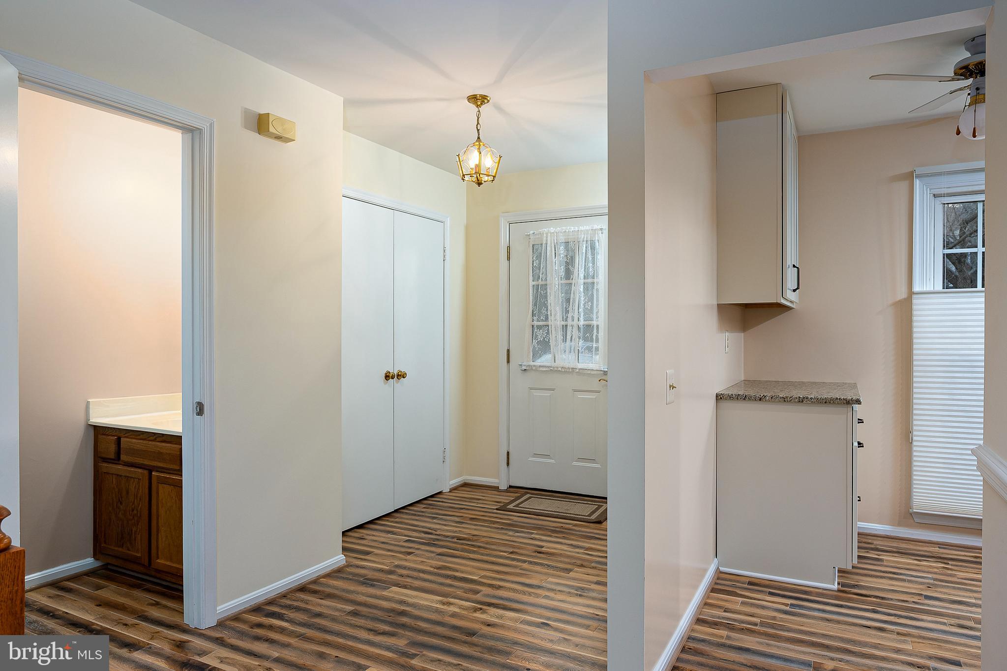 200 Finale Terrace Silver Spring, MD 20901 - Photo 5 of 36 Foyer