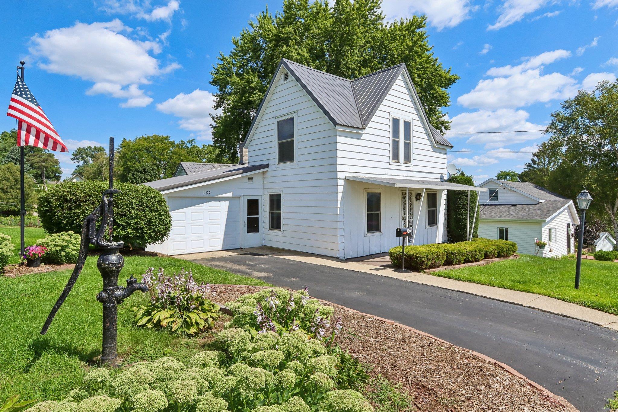 207 4th Street Mineral Point, WI 53565 - Photo 1 of 40 Gallery Image 1