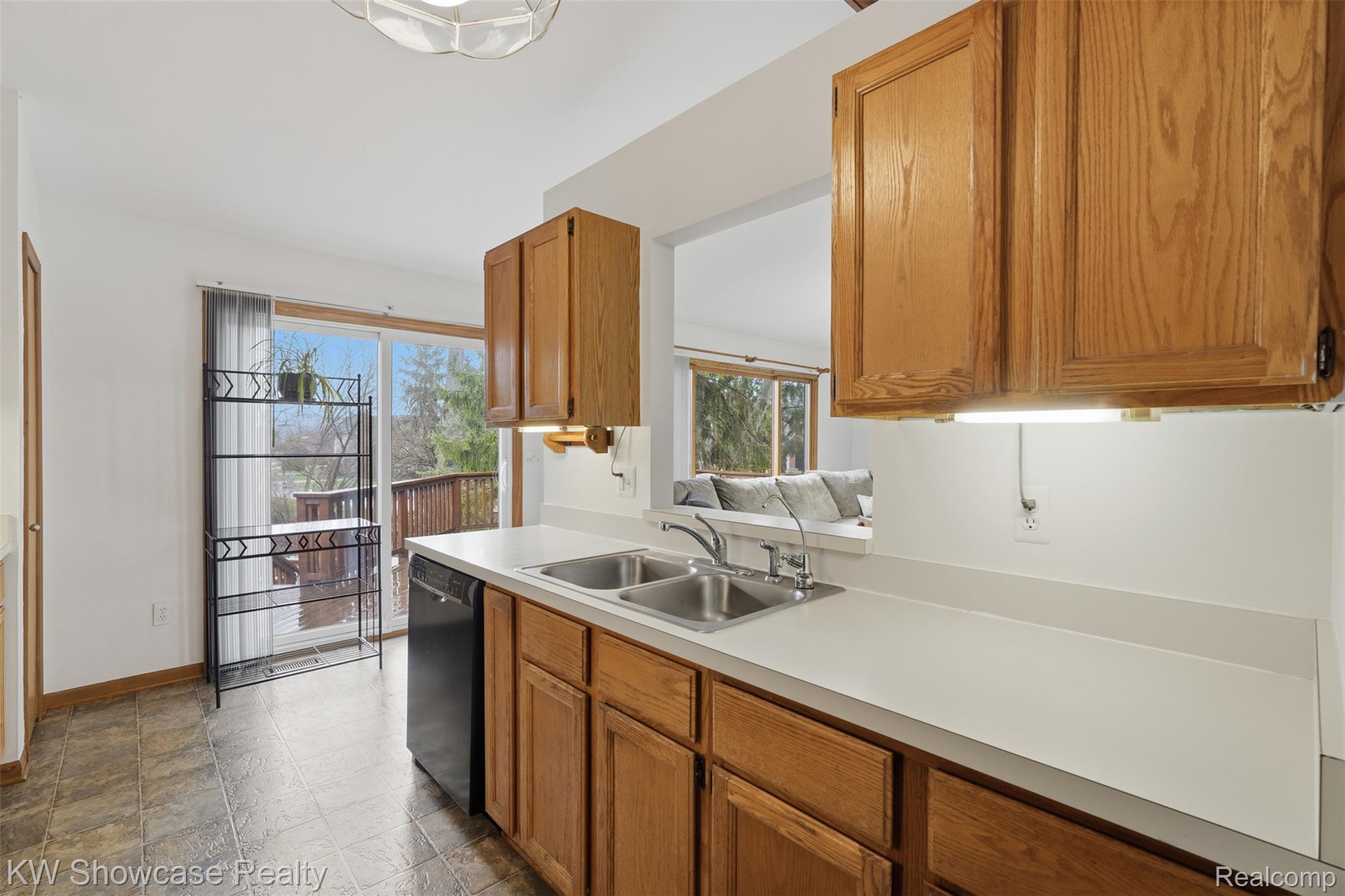 3330 Benstein Road Commerce Township, MI 48382 - Photo 8 of 40 Kitchen w/ doorwall to deck
