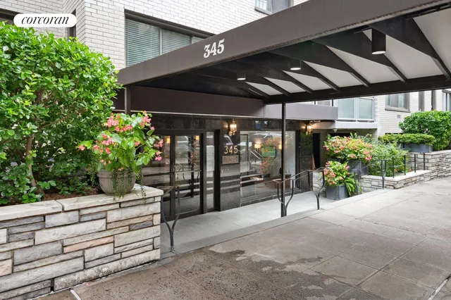 a view of an outdoor space