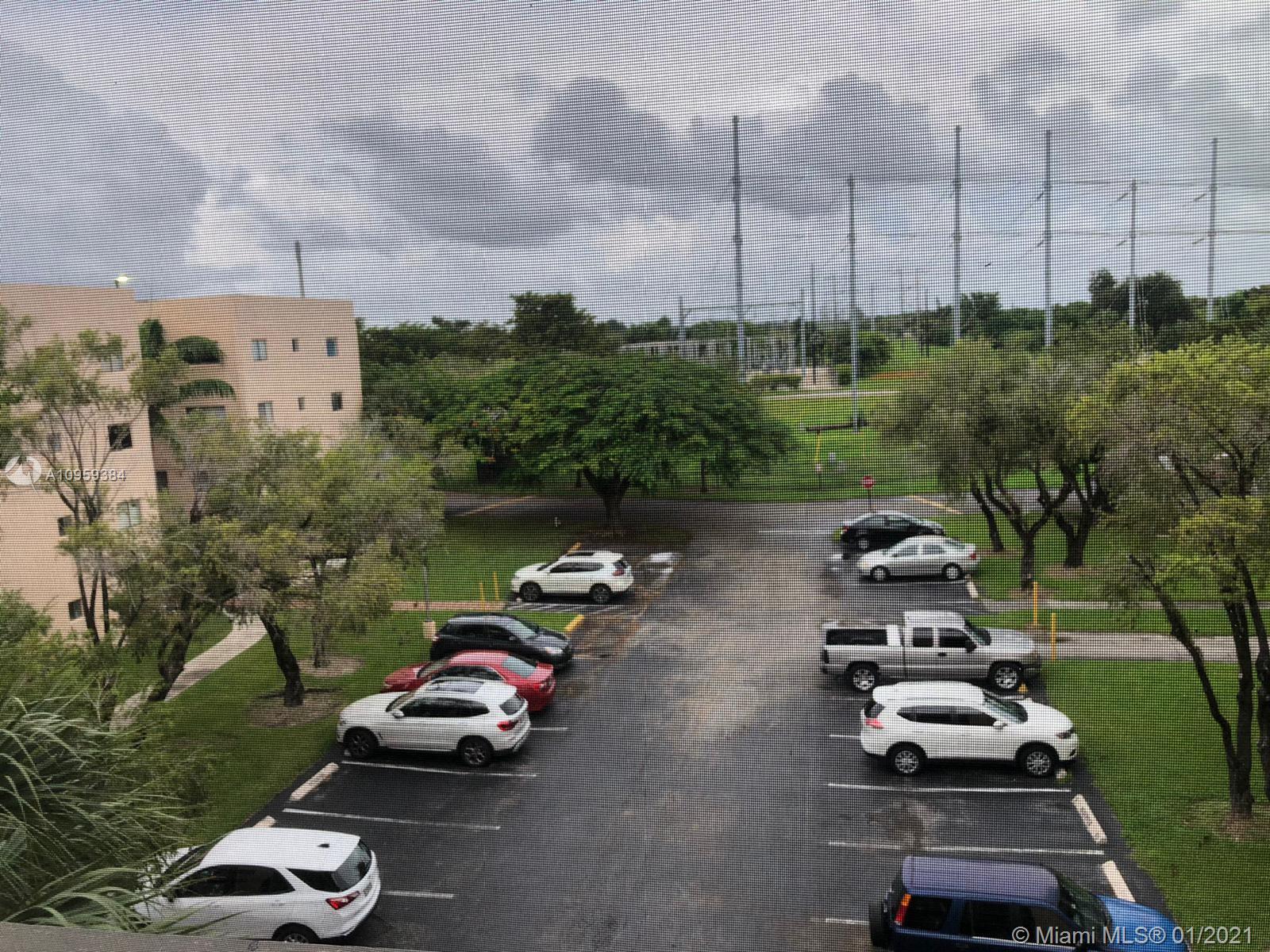 8500 Southwest 133rd Avenue Road, Unit 420 Miami, FL 33183 - Photo 26 of 33 MASTER BATHROOM