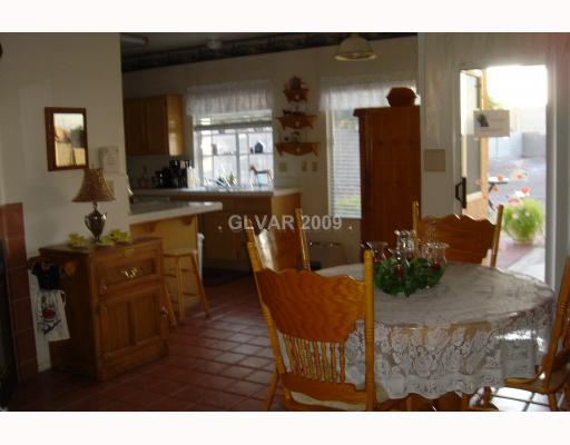 458 Leighann Road Henderson, NV 89015 - Photo 6 of 8 Kitchen.