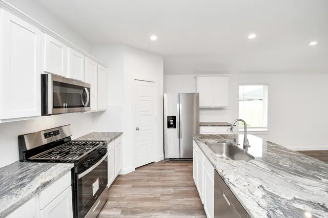 $2,300 | 8718 Partridge Court, Rosharon, TX 77583