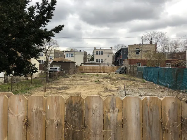 a view of a water fountain in front of a building