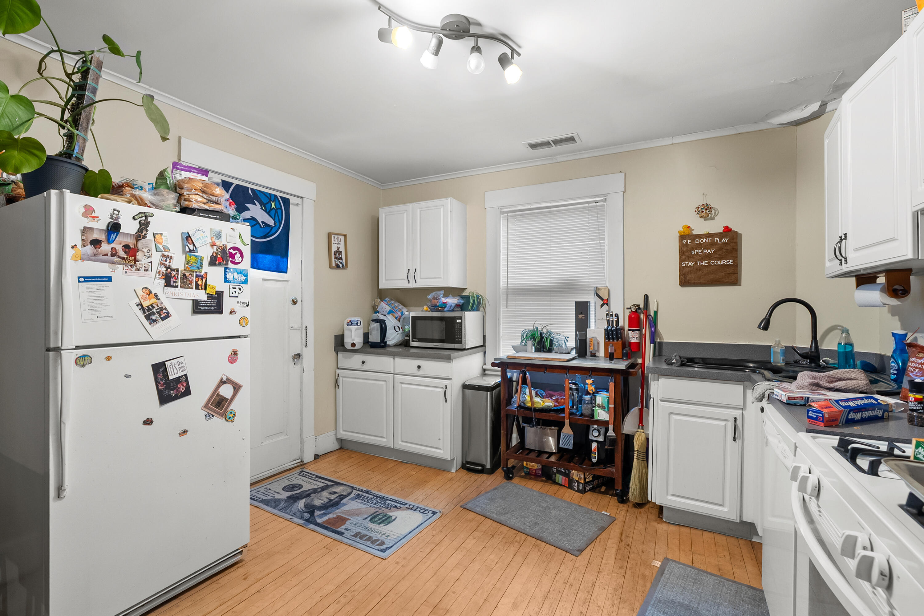 706 Locust Street Kalamazoo, MI 49007 - Photo 29 of 55 Locust St 706 Kalamazoo 49007-14