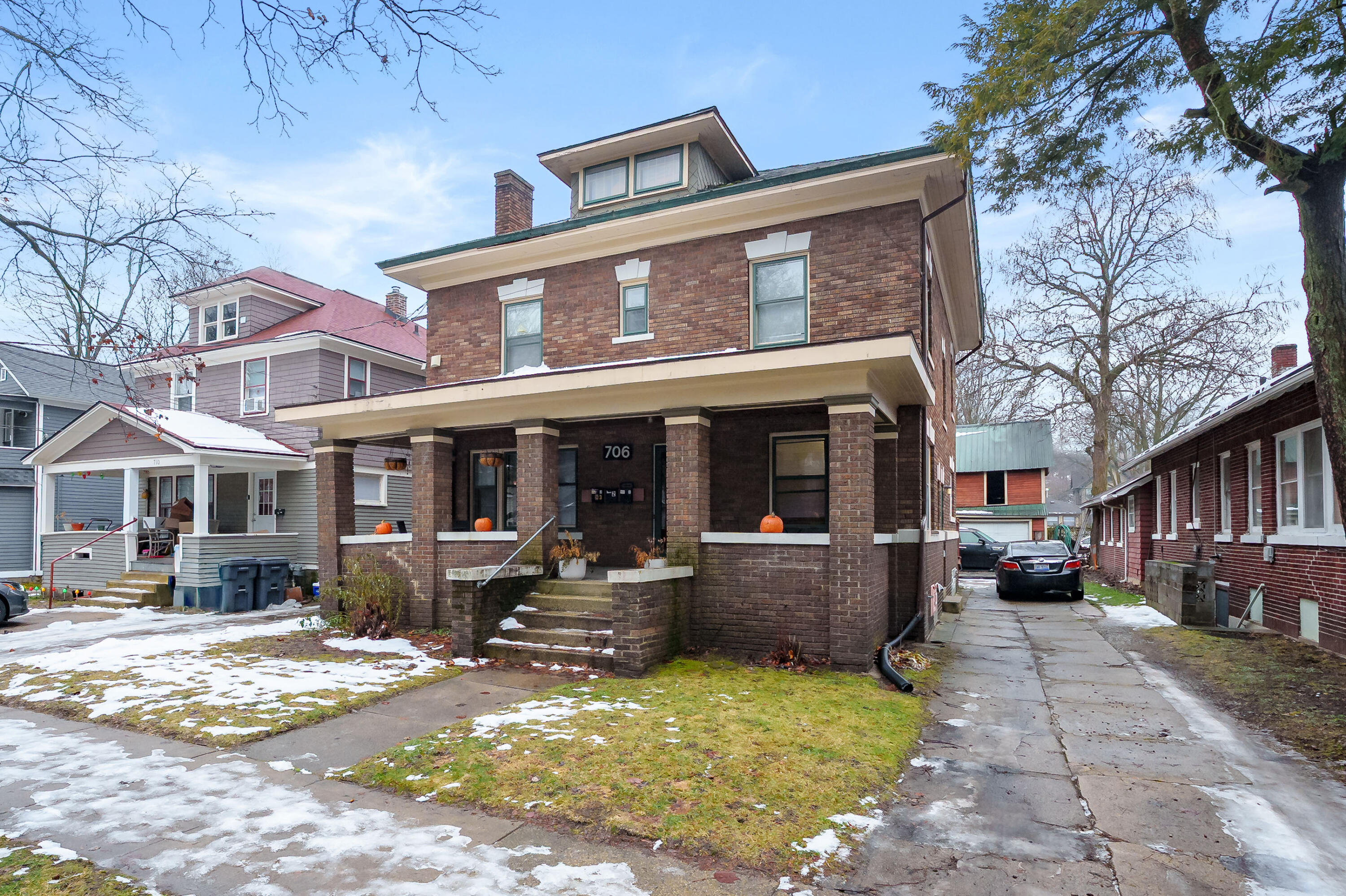 706 Locust Street Kalamazoo, MI 49007 - Photo 35 of 55 Locust St 706 Kalamazoo 49007-30