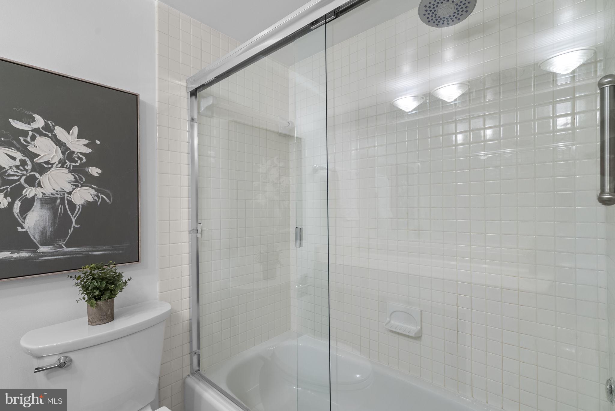 11420 Strand Drive, Unit R010 Rockville, MD 20852 - Photo 36 of 56 Second Primary Bathroom