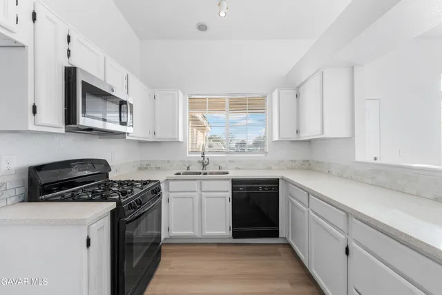 $369,999 | 3209 Titcher Lane, Rosamond, CA 93560