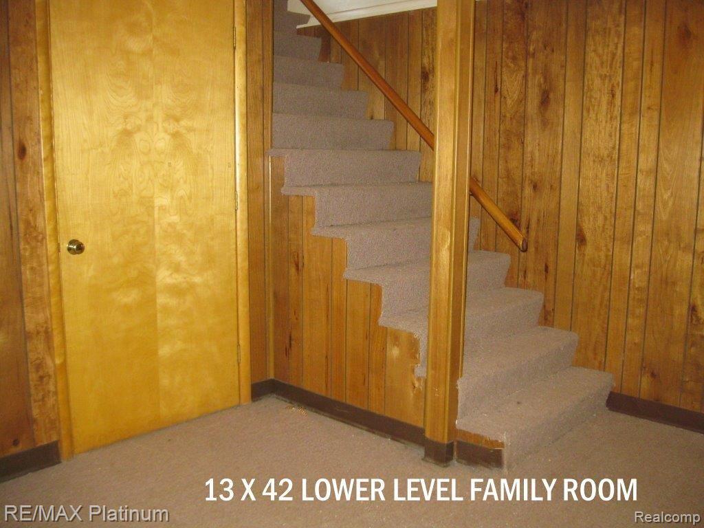 2610 Golf Club Road Howell, MI 48843 - Photo 11 of 13 FAMILY ROOM.jpg