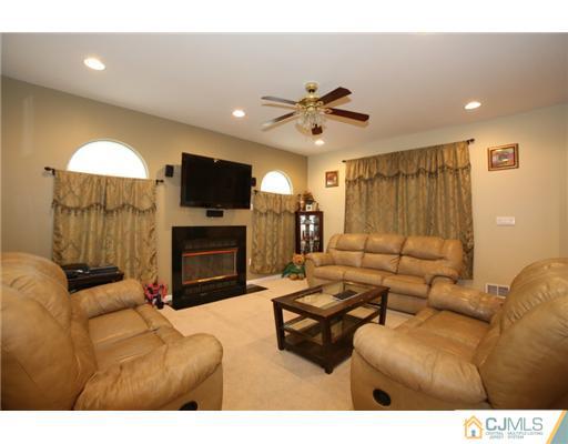 41 Champlain Road Monmouth Junction, NJ 08852 - Photo 6 of 21 Gallery Image 6