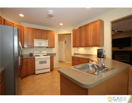 41 Champlain Road Monmouth Junction, NJ 08852 - Photo 8 of 21 Gallery Image 8