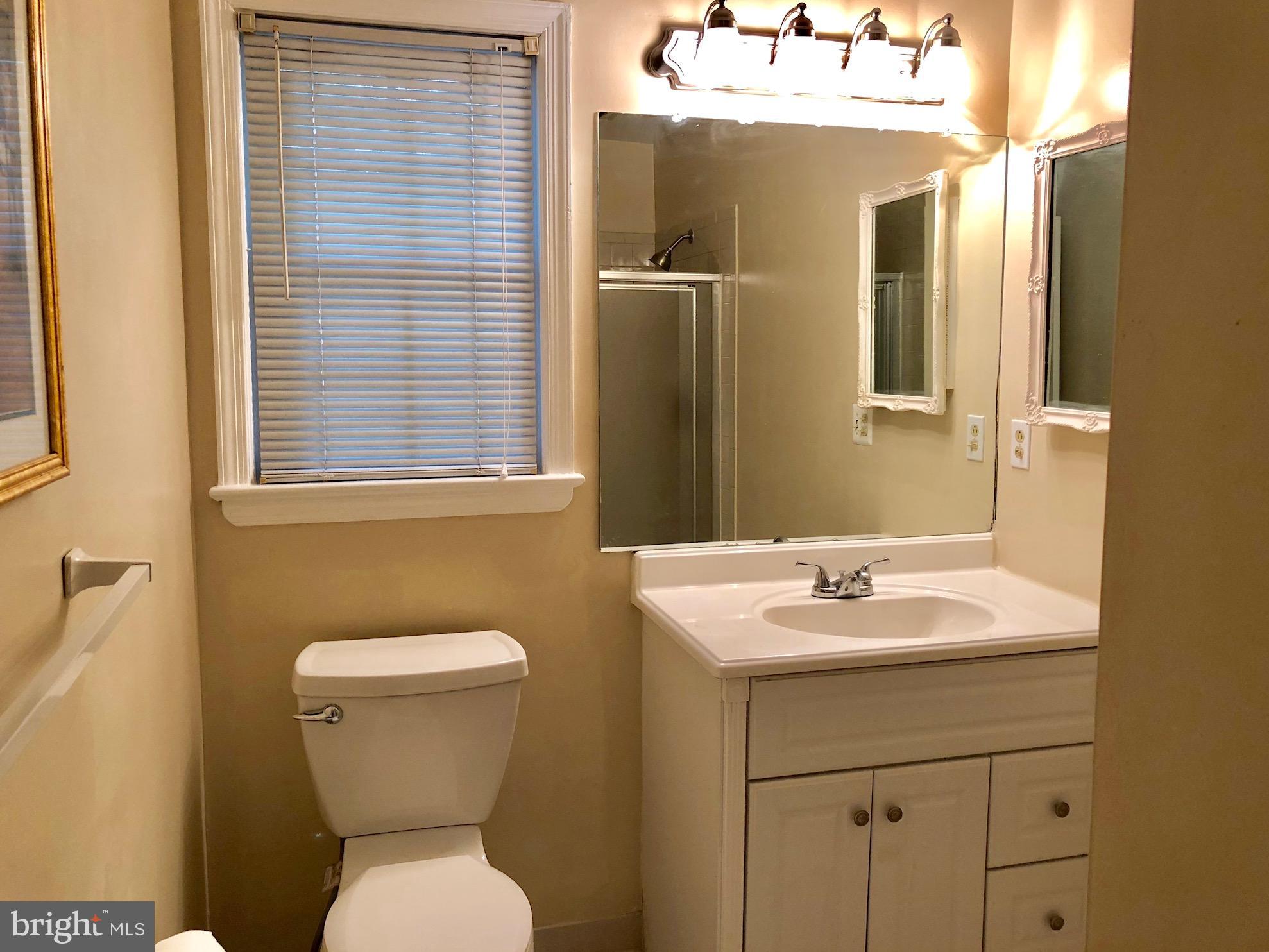 6891 Chelsea Road McLean, VA 22101 - Photo 14 of 29 Bath