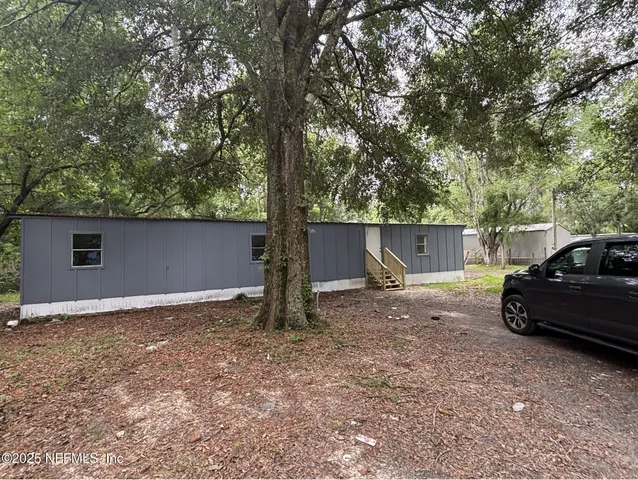 a view of a yard with a tree