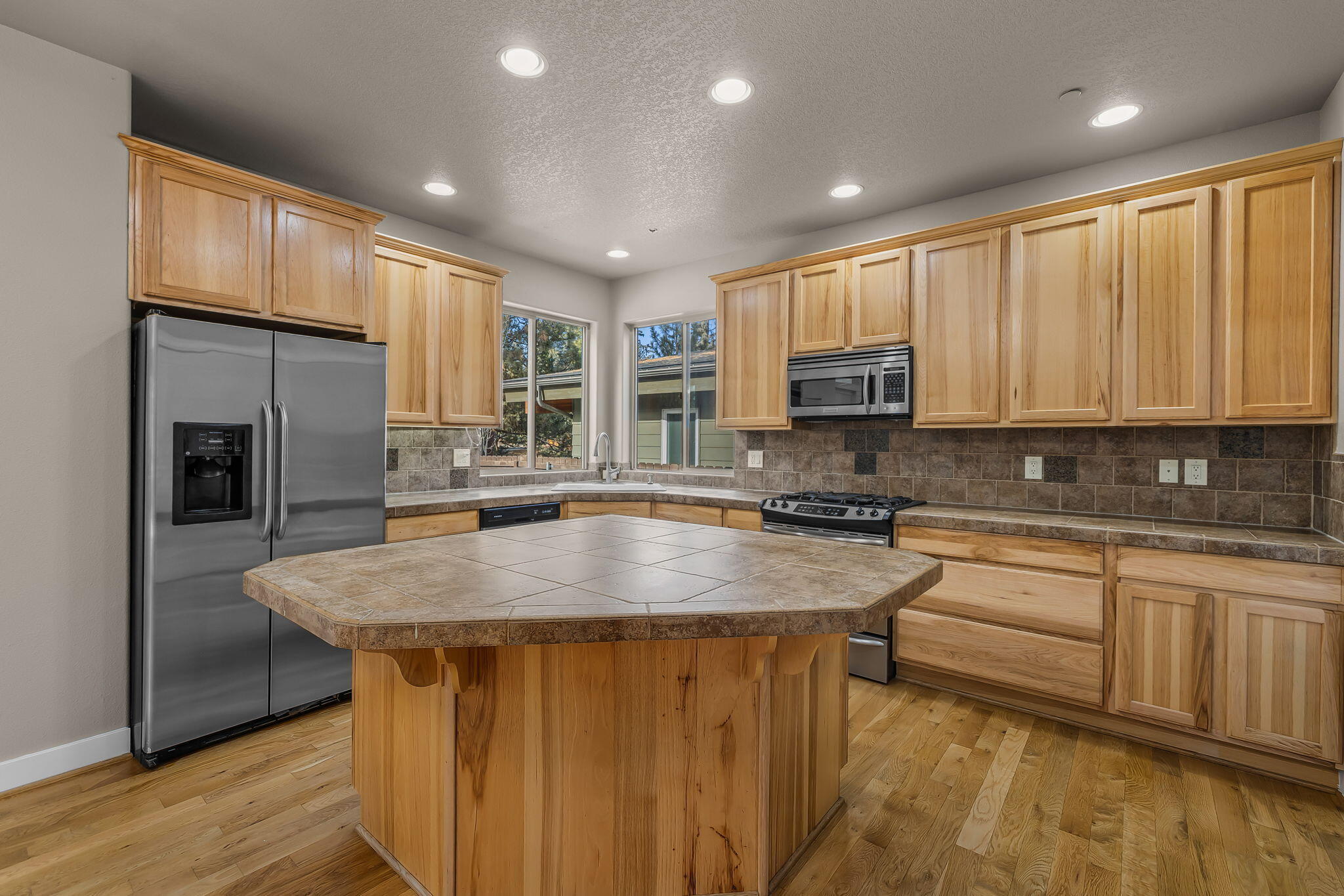 161 Southeast Rice Way Bend, OR 97702 - Photo 12 of 47 2026_02_10_161_se_rice_way_bend-17