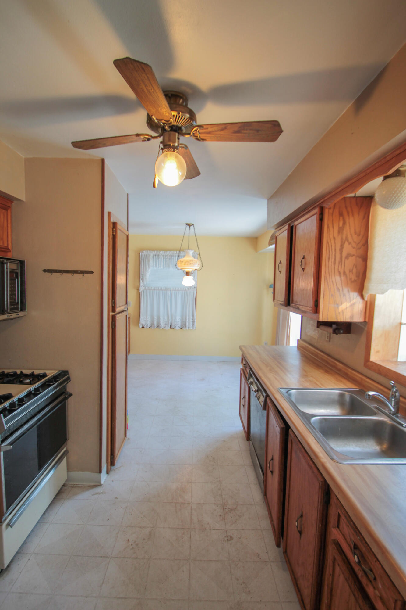 2741 North 56th Street Milwaukee, WI 53210 - Photo 4 of 16 Kitchen