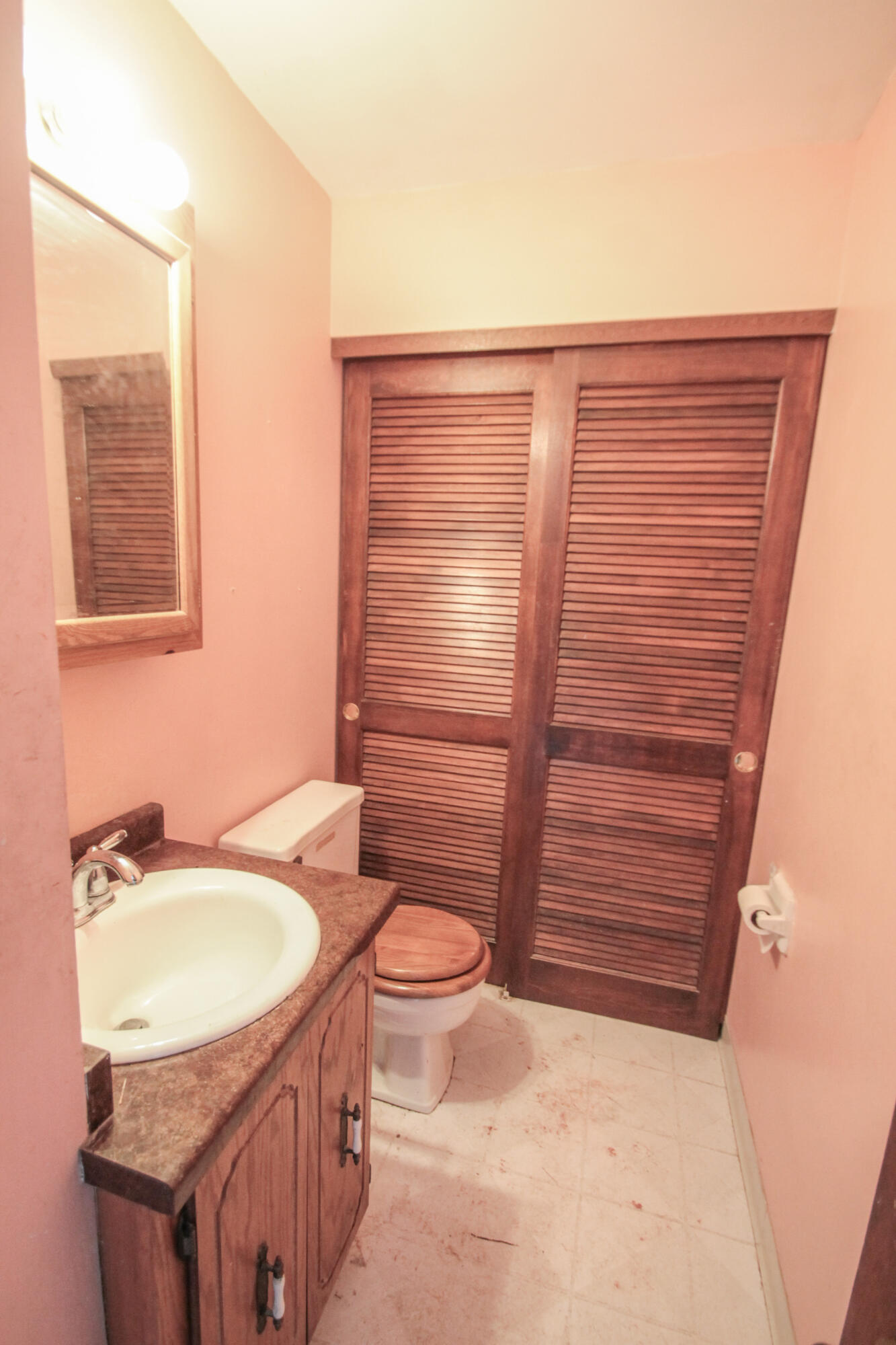 2741 North 56th Street Milwaukee, WI 53210 - Photo 6 of 16 Main Level Bath