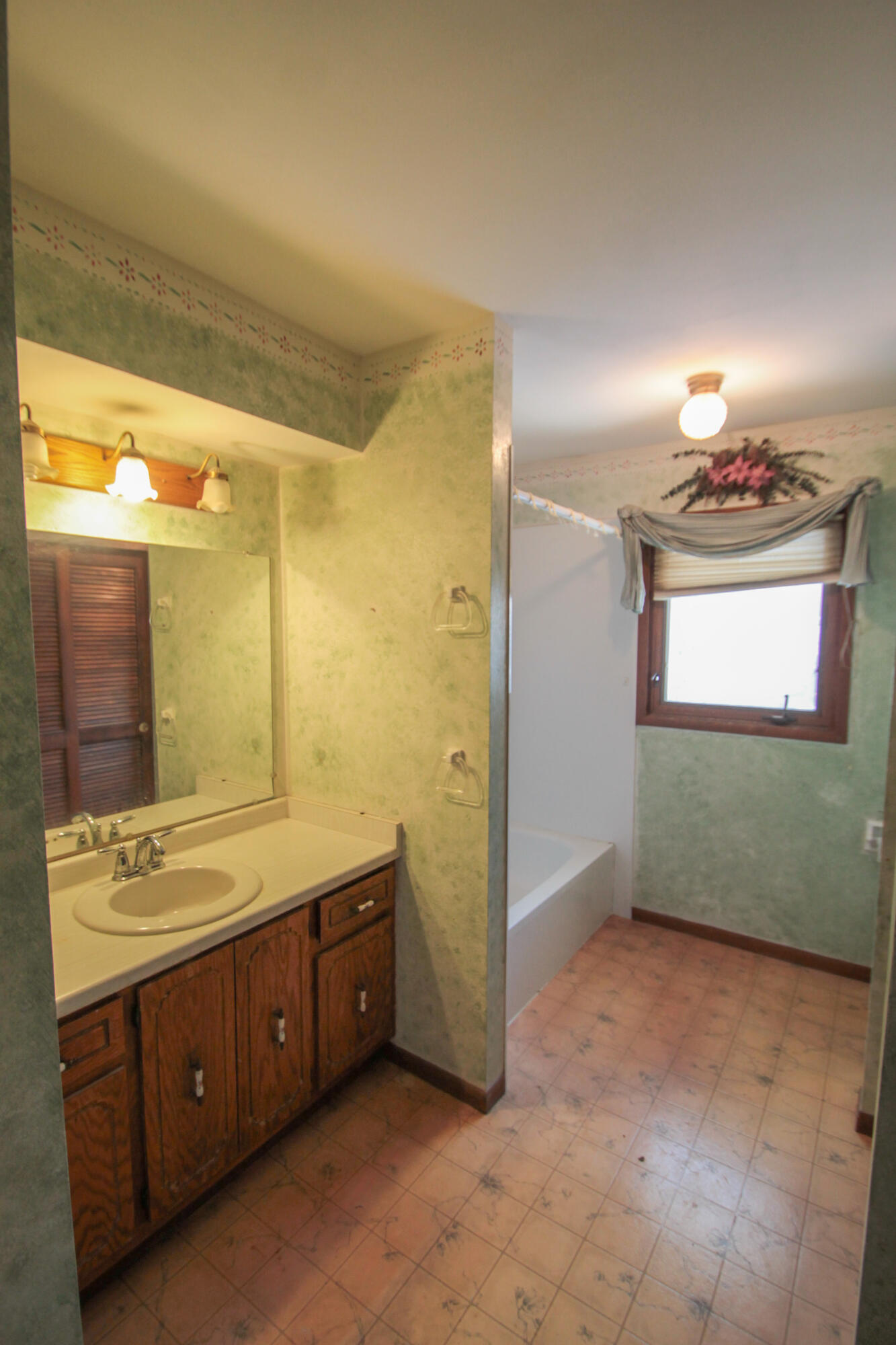 2741 North 56th Street Milwaukee, WI 53210 - Photo 8 of 16 Central BA