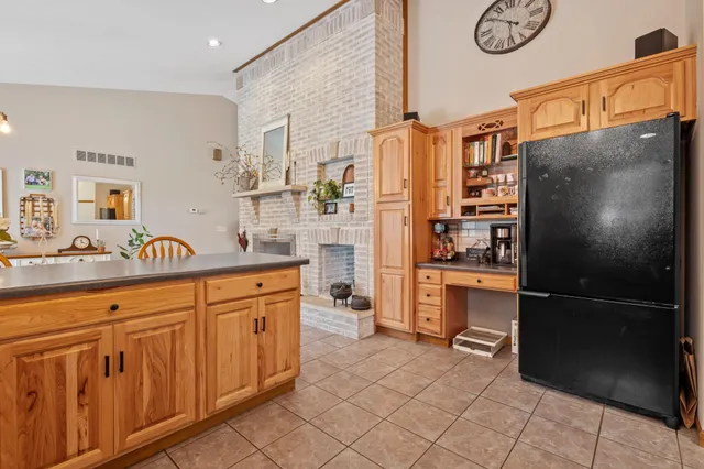 a en suite bathroom with a double vanity sink and a mirror