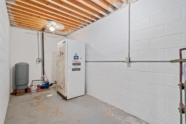 a view of a house with backyard and garden