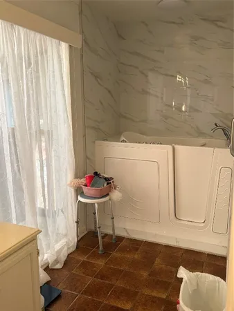 $450,000 | 2013 Deats Road, Dickinson, TX 77539