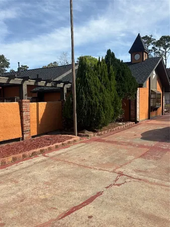 $450,000 | 2013 Deats Road, Dickinson, TX 77539