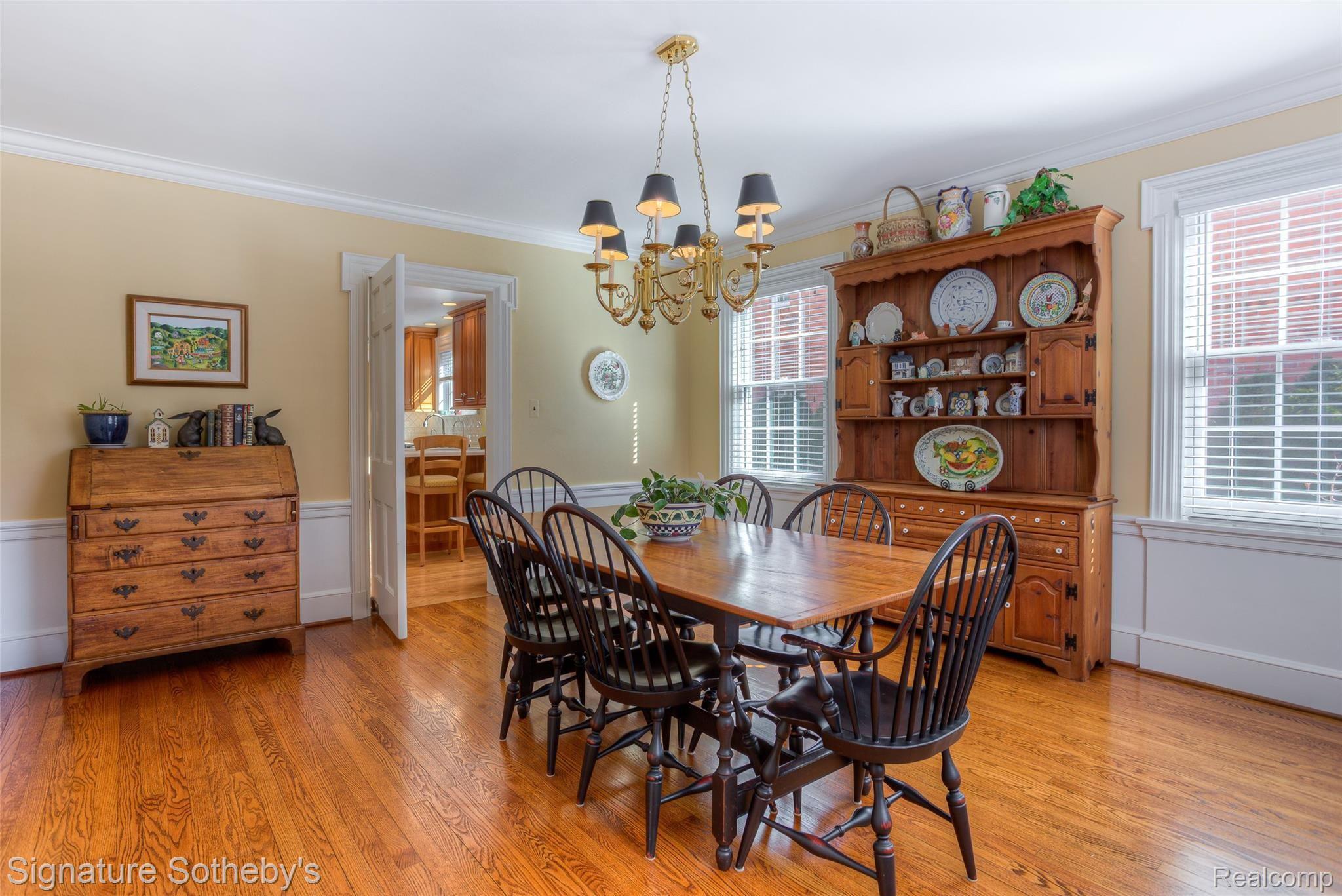 180 Merriweather Road Grosse Pointe, MI 48236 - Photo 10 of 51 dining room facing kitchen ??.jpg