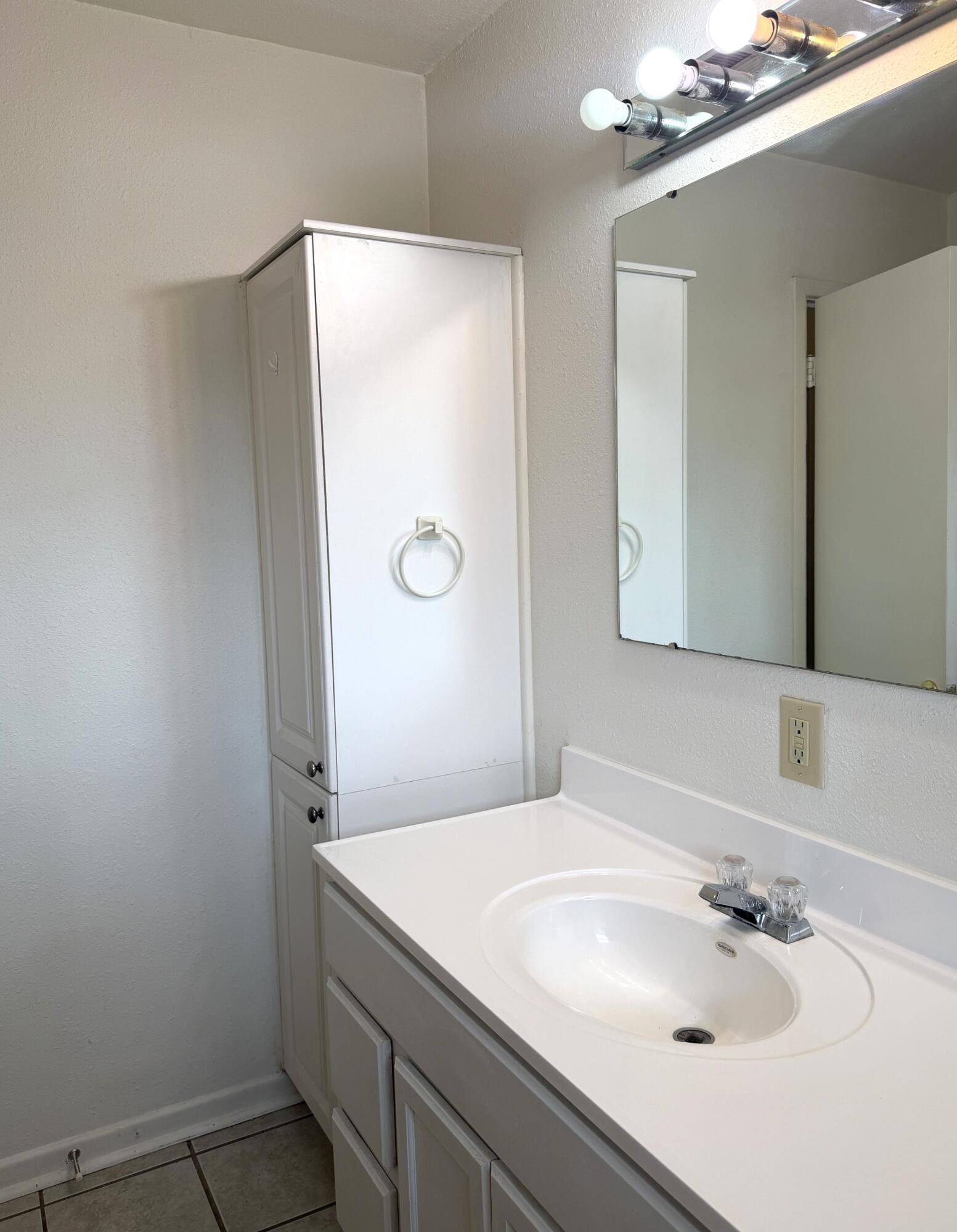 4420 37th Street Lubbock, TX 79414 - Photo 11 of 19 Bath2