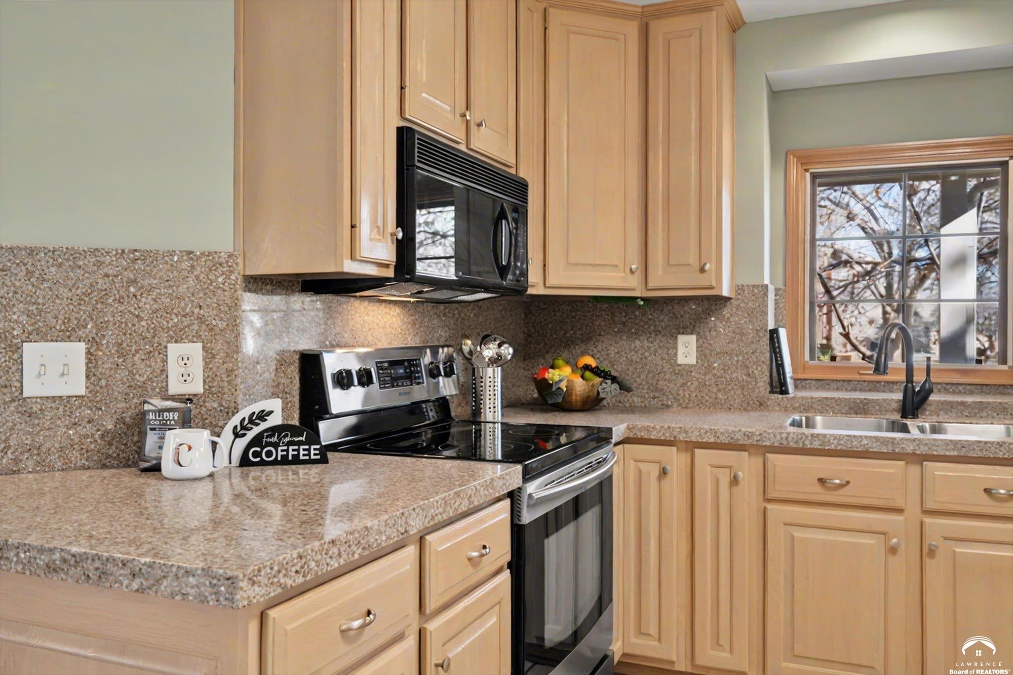 2101 Riviera Drive Lawrence, KS 66047 - Photo 12 of 27